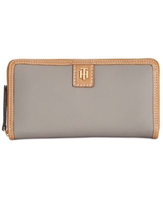 Tommy Hilfiger - Julia Solid Nylon Zip Wallet