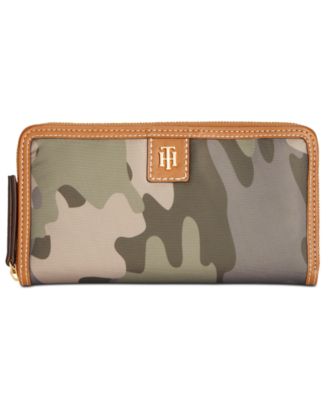 Tommy Hilfiger - Julia Solid Nylon Zip Wallet